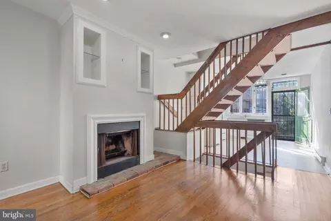 Living - 642 9th St NE, Washington, DC 20002 photo 2 of 2