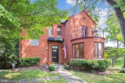 3101 Chesapeake St NW, Washington, DC 20008