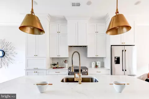 217 16th St NE #3, Washington, DC 20002 photo 2
