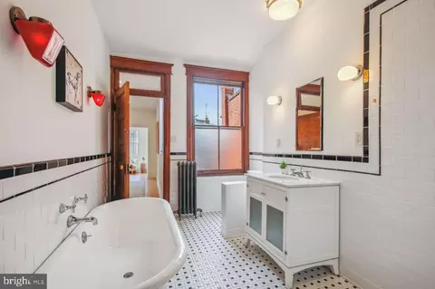 Bath - 421 G St NE, Washington, DC 20002 photo 1 of 4