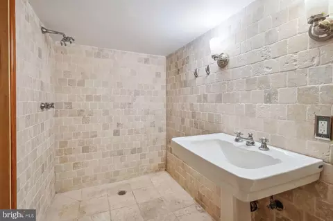 Bath - 421 G St NE, Washington, DC 20002 photo 4 of 4