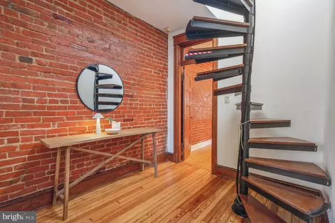 Entry Way - 421 G St NE, Washington, DC 20002 photo 3 of 3