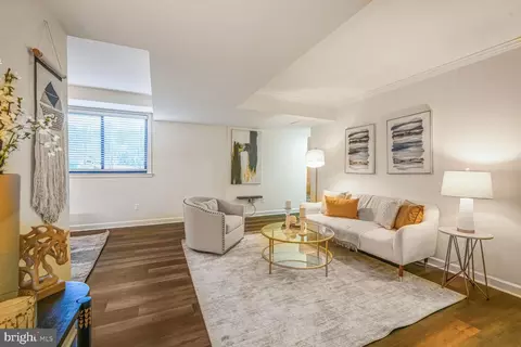 2725 39th St NW #206, Washington, DC 20007