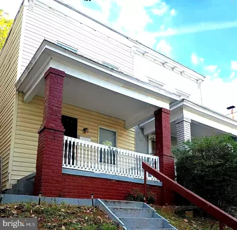 246 14th Pl NE, Washington, DC 20002
