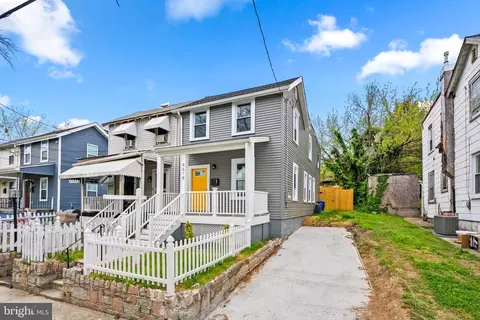 4618 Hayes St NE, Washington, DC 20019