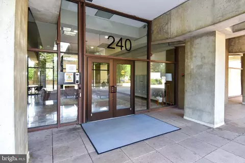 240 M St SW #E310, Washington, DC 20024 photo 25