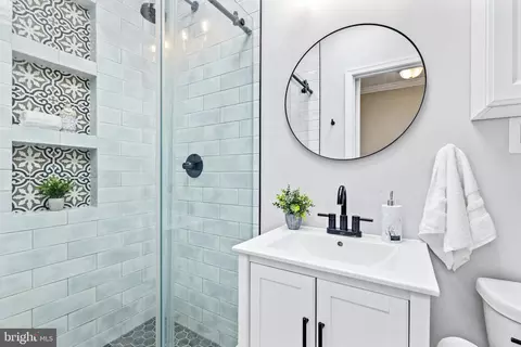 Bath - 219 14th Pl NE, Washington, DC 20002 photo 2 of 3