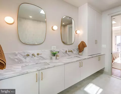 Bath - 508 12th St NE, Washington, DC 20002 photo 3 of 5