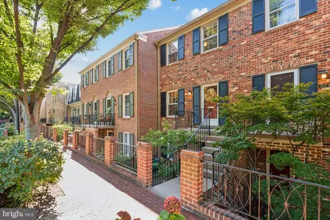 3205 Sutton Pl NW #A, Washington, DC 20016
