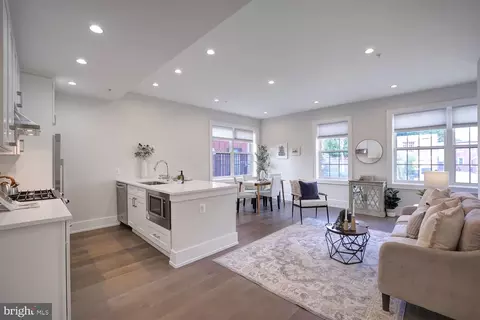 16 17th St NE #122, Washington, DC 20002