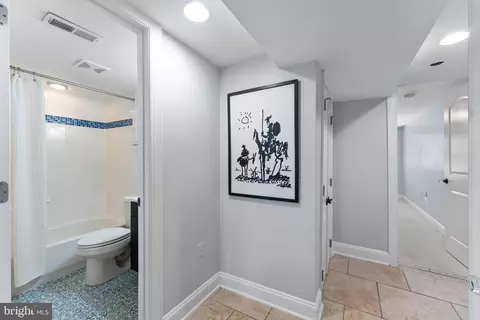Entry Way - 1007 K St NE, Washington, DC 20002 photo 6 of 7