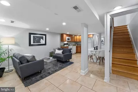 Entry Way - 1007 K St NE, Washington, DC 20002 photo 5 of 7