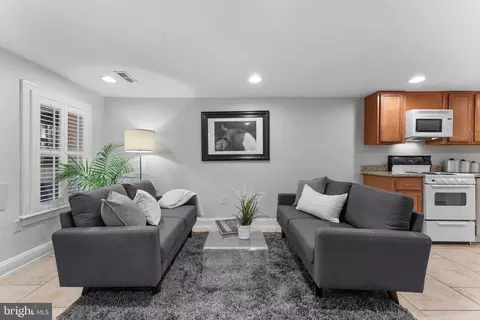Living - 1007 K St NE, Washington, DC 20002 photo 2 of 2