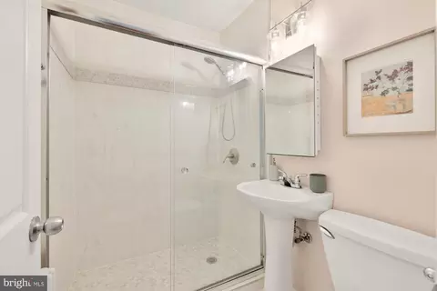 31 17th St SE, Washington, DC 20003 photo 18