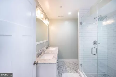 Bath - 202 Randolph Pl NE #1, Washington, DC 20002 photo 1 of 5