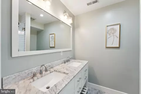 Bath - 202 Randolph Pl NE #1, Washington, DC 20002 photo 4 of 5