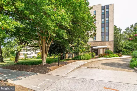 3901 Cathedral Ave NW #114, Washington, DC 20016