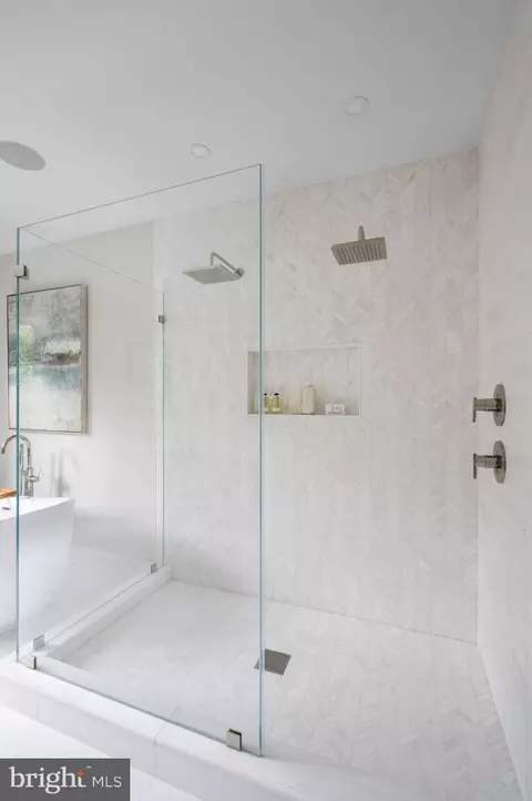 Bath - 2708 44th St NW, Washington, DC 20007 photo 4 of 8