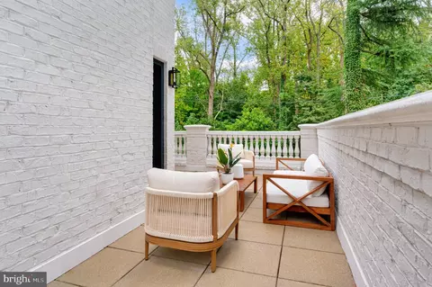 Exterior - 2708 44th St NW, Washington, DC 20007 photo 4 of 8