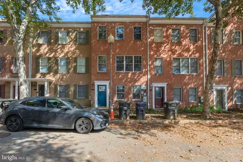 864 Hr Dr SE, Washington, DC 20032
