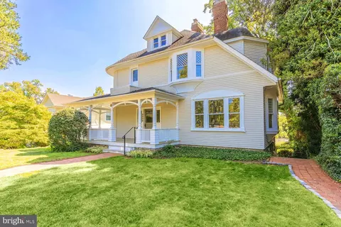 3034 Newark St NW, Washington, DC 20008