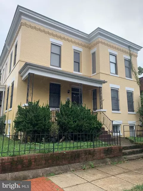 402 16th St SE, Washington, DC 20003