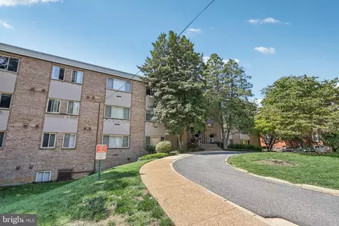 4570 Macarthur Blvd NW #209, Washington, DC 20007