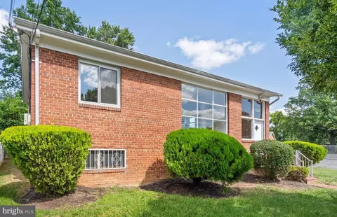 4618 Hilltop Ter SE, Washington, DC 20019