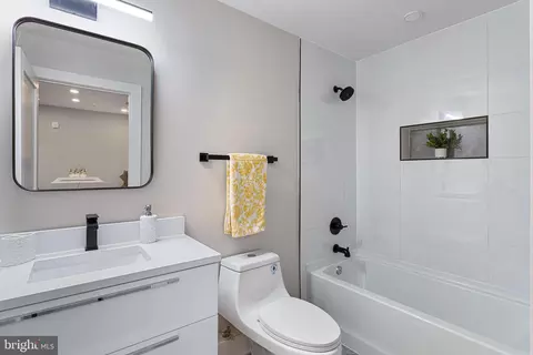 Bath - 2209 M St NE #2, Washington, DC 20002 photo 1 of 2