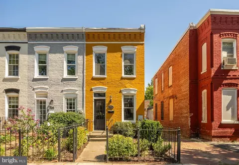 903 8th St NE, Washington, DC 20002 photo 2