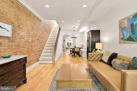 903 8th St NE, Washington, DC 20002