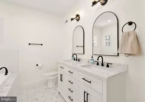 903 8th St NE, Washington, DC 20002 photo 17