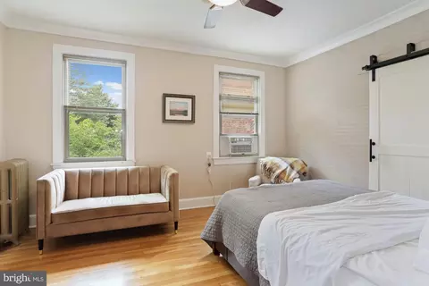 105 6th St SE #201, Washington, DC 20003 photo 3