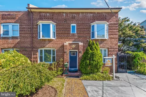 246 Oakwood St SE, Washington, DC 20032