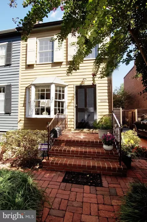 Exterior - 210 5th St SE, Washington, DC 20003 photo 13 of 14