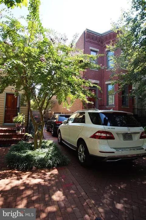 Exterior - 210 5th St SE, Washington, DC 20003 photo 12 of 14