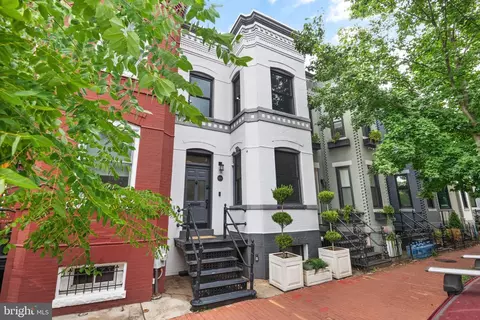 504 D St NE, Washington, DC 20002