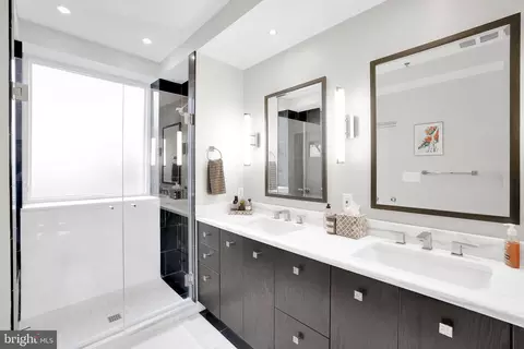 Bath - 1 Logan Cir NW #PH7, Washington, DC 20005 photo 4 of 4