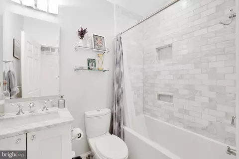 Bath - 1 Logan Cir NW #PH7, Washington, DC 20005 photo 1 of 4
