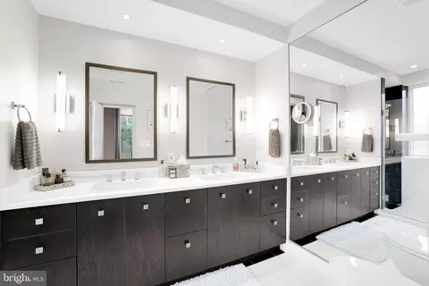 Bath - 1 Logan Cir NW #PH7, Washington, DC 20005 photo 2 of 4