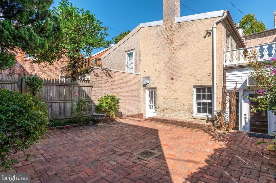 Exterior - 13 4th St SE, Washington, DC 20003 photo 4 of 5