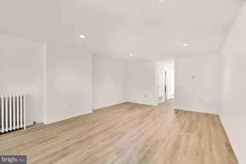 Living - 304 9th St NE, Washington, DC 20002 photo 3 of 5