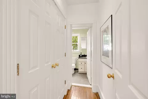 Entry Way - 304 9th St NE, Washington, DC 20002 photo 5 of 7