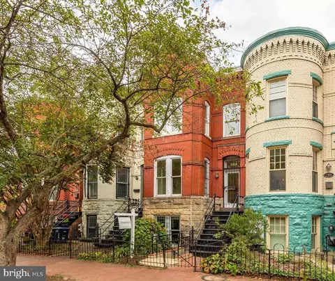 304 9th St NE, Washington, DC 20002