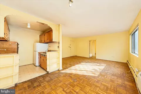 2325 42nd St NW #404, Washington, DC 20007