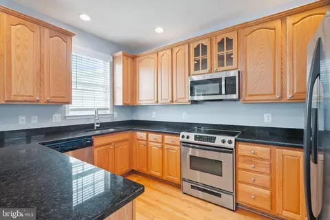 107 57th St SE, Washington, DC 20019 photo 2