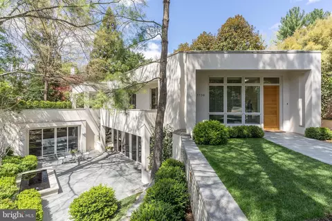 2738 Chain Bridge Rd NW, Washington, DC 20016