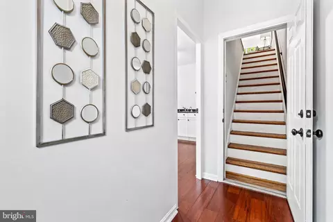 Entry Way - 550 7th St SE, Washington, DC 20003 photo 3 of 5