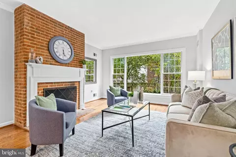 Living - 550 7th St SE, Washington, DC 20003 photo 2 of 2