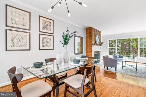 Dining - 550 7th St SE, Washington, DC 20003 photo 4 of 4